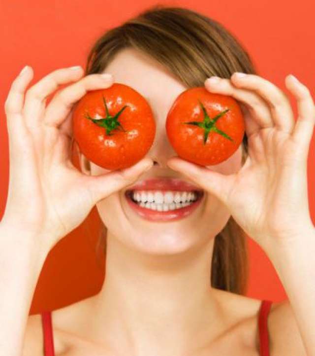 قناع لتفتيح الوجه طبيعياً وبسرعة | ماسك تفتيح البشرة بالطماطم
