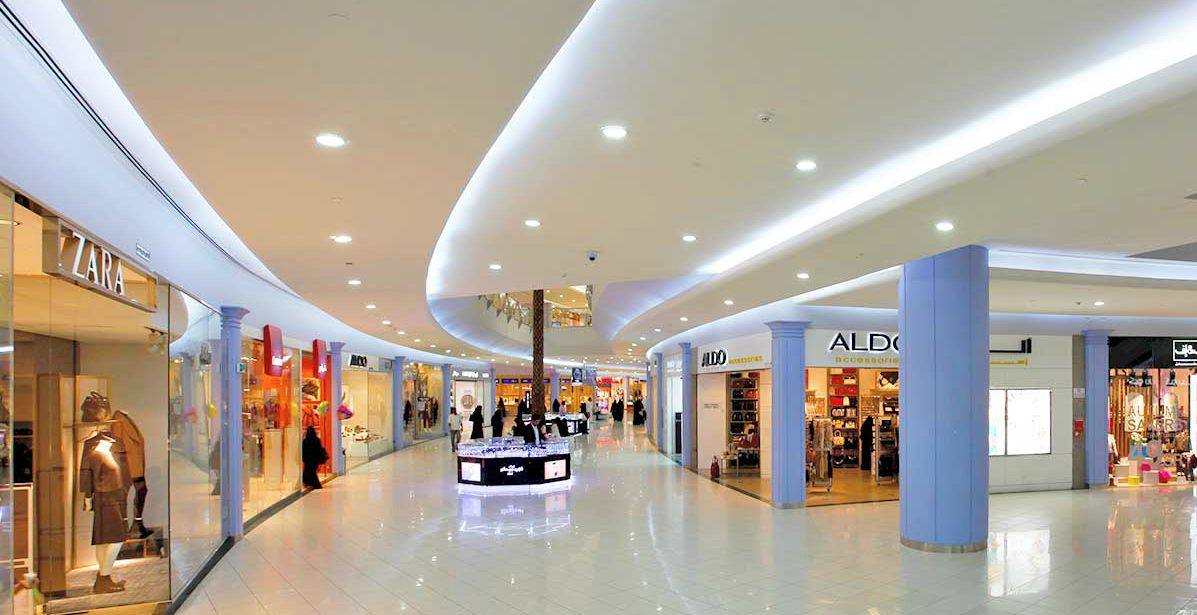 مراكز التسوق والمولات خالية بعد قرار المنع