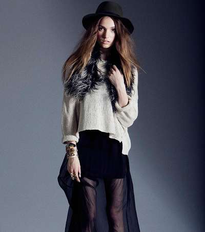 تميّزي بأجمل طلّة مع موضة الـ Sheer Maxi Skirt