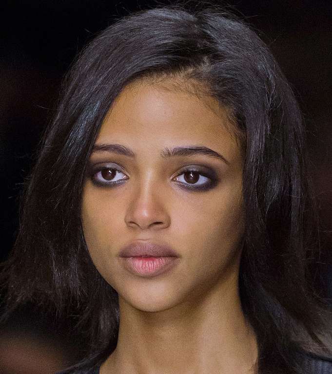 عيون السموكي مع Burberry 