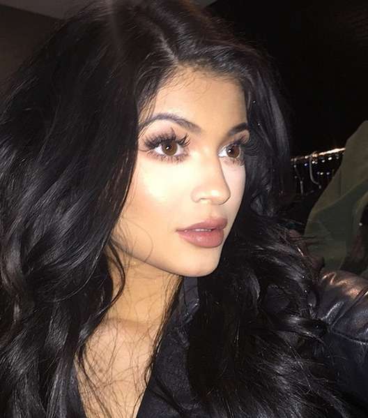 الإكثار من الهايلايتر واستعماله بشكل خاطئ