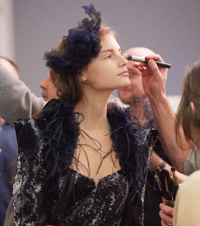 الآيلاينر الأبيض هو الأقوى في الماكياج