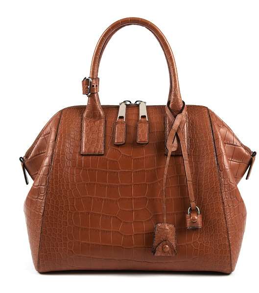 حقيبة مميّزة بلون الكارميل الداكن من تصميم Marc Jacobs