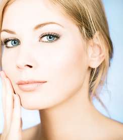 تخلّصي من التجاعيد بكريم الاساس