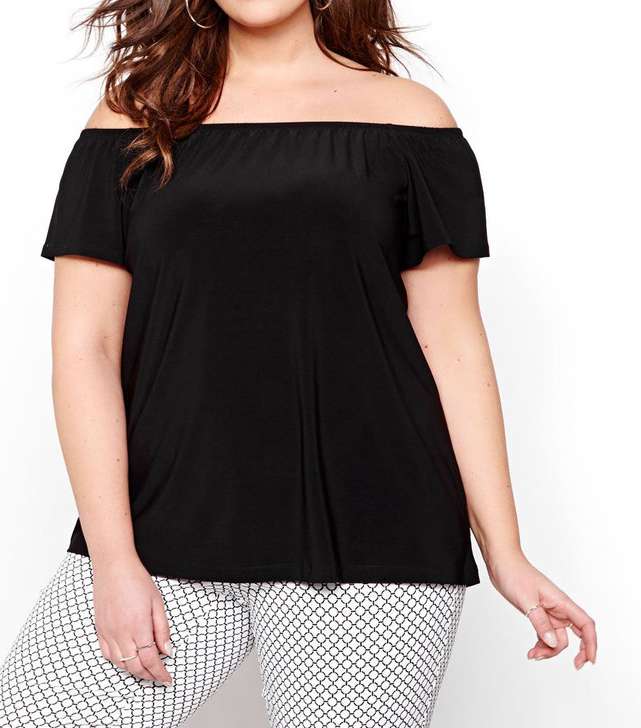 التوب بقصة الاكمام المنسدلة على الاكتاف Off Shoulders تناسب صاحبات الجسم الممتلئ