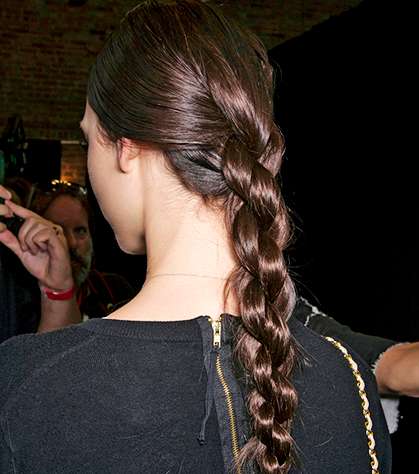 الضفائر المحكمة مع Donna Karan 