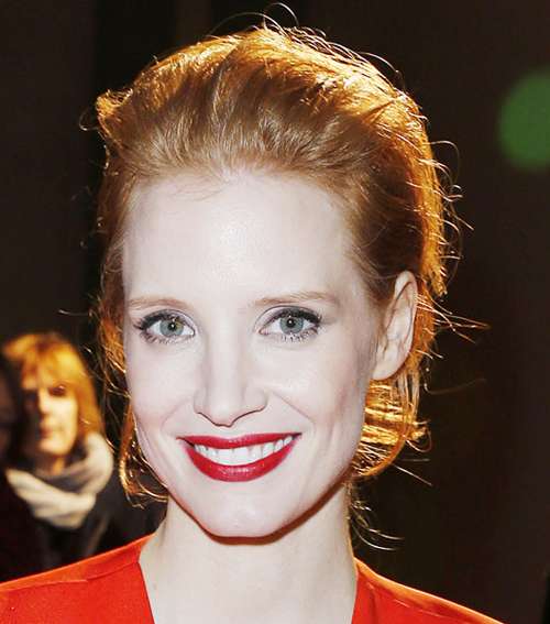 الأحمر يجدد أنوثة جيسيكا شاستاين في 2013 