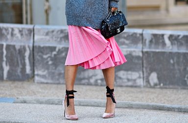 اكتشفي كيف تنسقين تنورة الزيبرا هذا الموسم