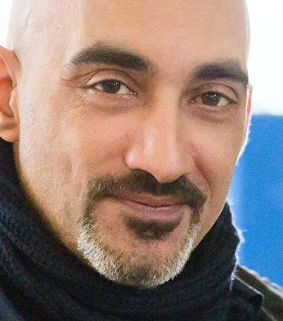 صور المصمم الأردني أنيس يونس