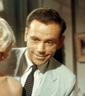 شعر وشفاه مارلين مونور الريترو في The Seven Year Itch