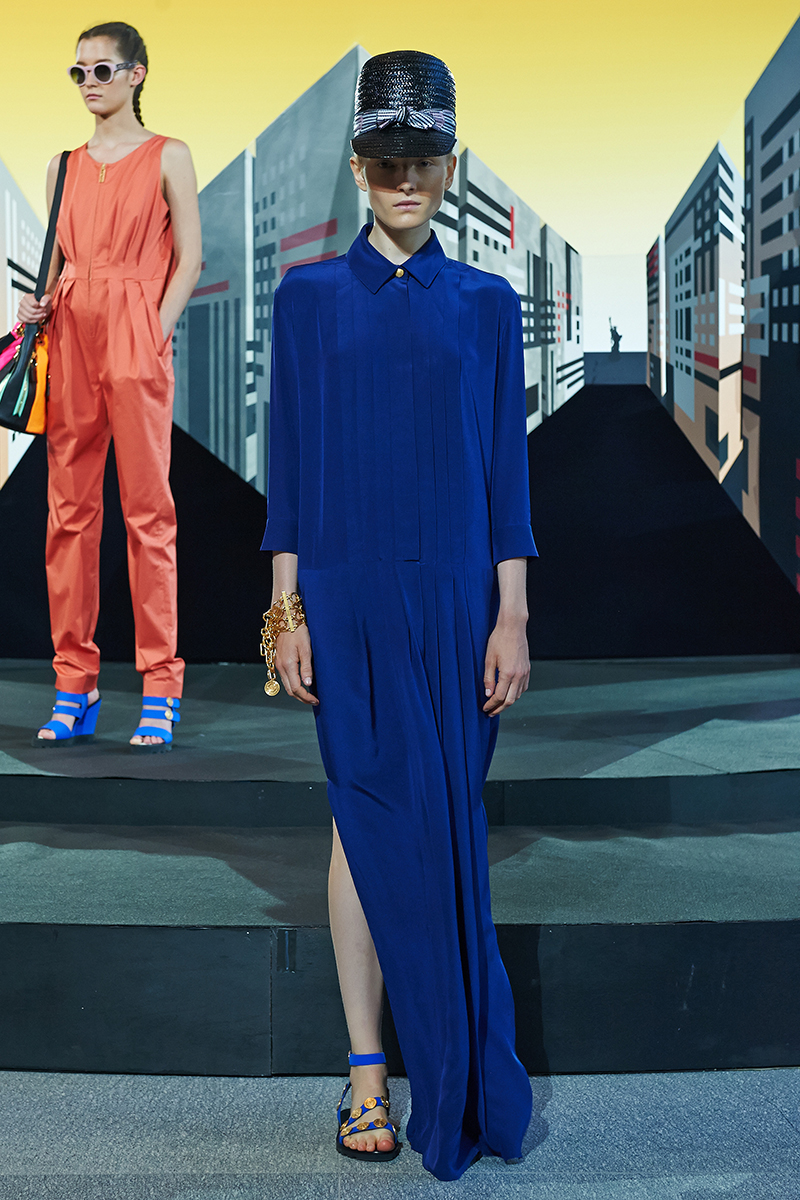 من مجموعة Kenzo Resort 2015، إليك موضة الفستان على شكل قميص