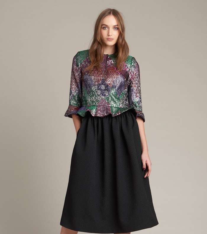 موضة التنورة المنفوخة ذات الطول المتوسط من مونيك لوييه