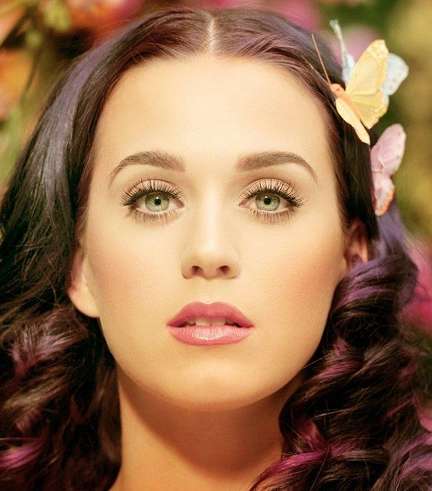 الآي لاينر الرفيع لماكياج عيون ناعم