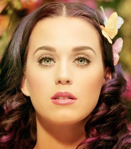 الآي لاينر الرفيع لماكياج عيون ناعم