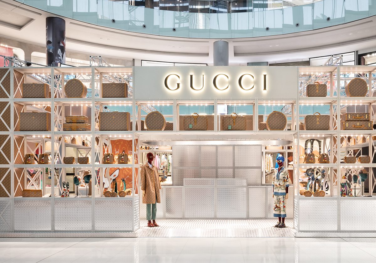 تصاميم من وحي ميكي ماوس في متجر Gucci Pin المؤقت في دبي مول