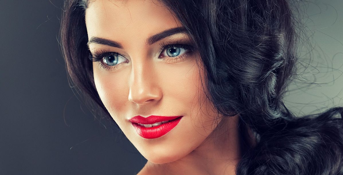 ياسمينة تختار لك 5 مستحضرات ماكياج تعزز جمالك هذا الموسم 