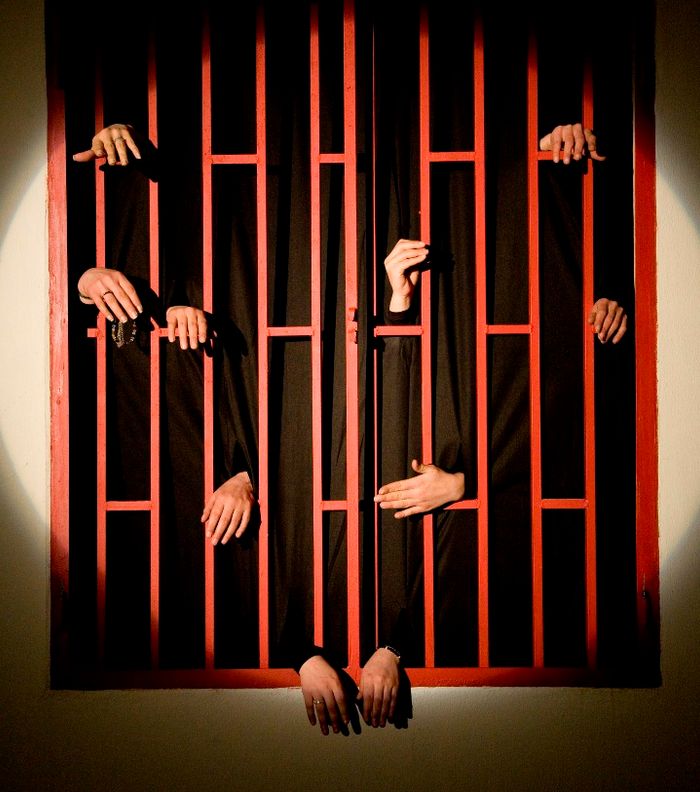 حديث الأيادي يوصل صوته