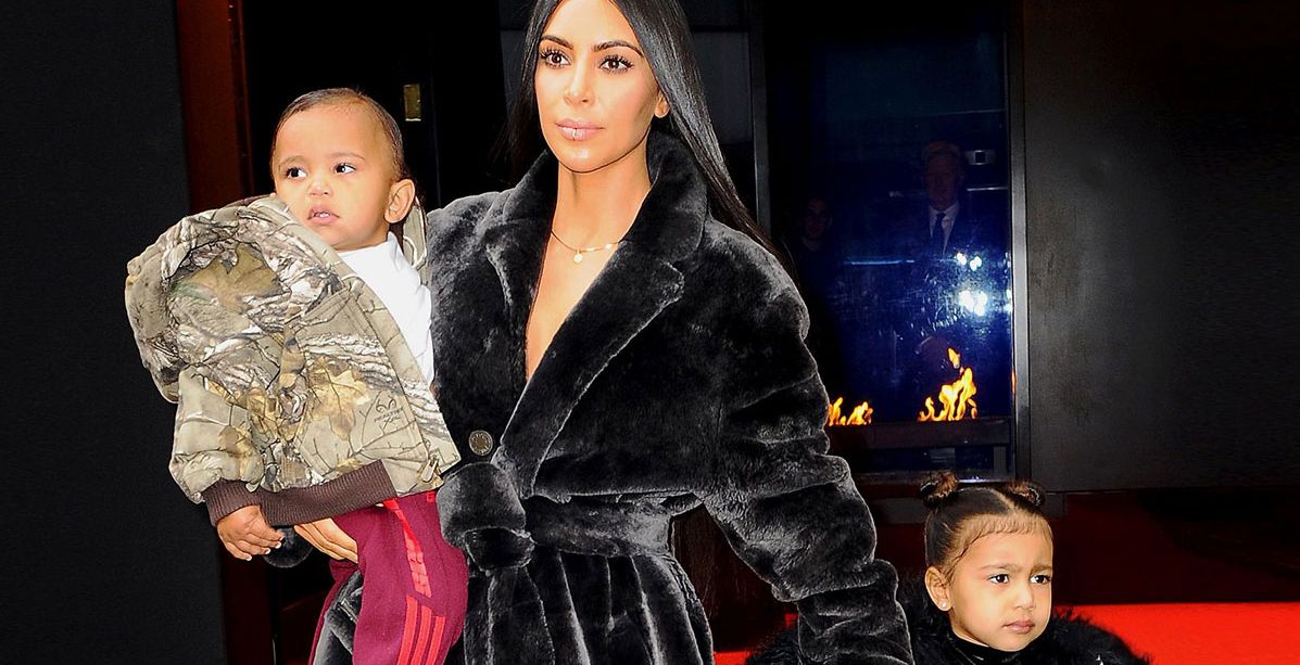 بشرتها بيضاء خلافاً لأشقائها: كيم كارداشيان تنشر الصورة الاولى لابنتها شيكاغو!