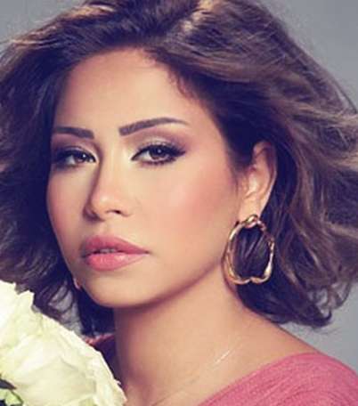 إطلالات شيرين عبد الوهاب تليق بالوجه الملآن