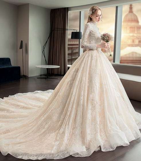 الفستان المطرز