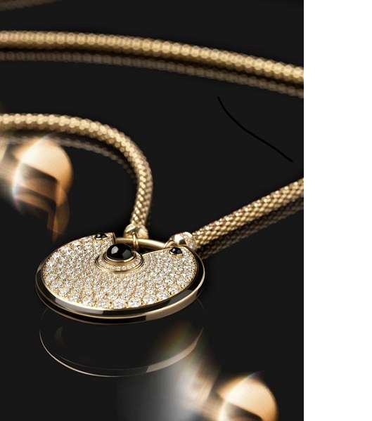 قلادة Amulette de Cartier من الذهب الوردي