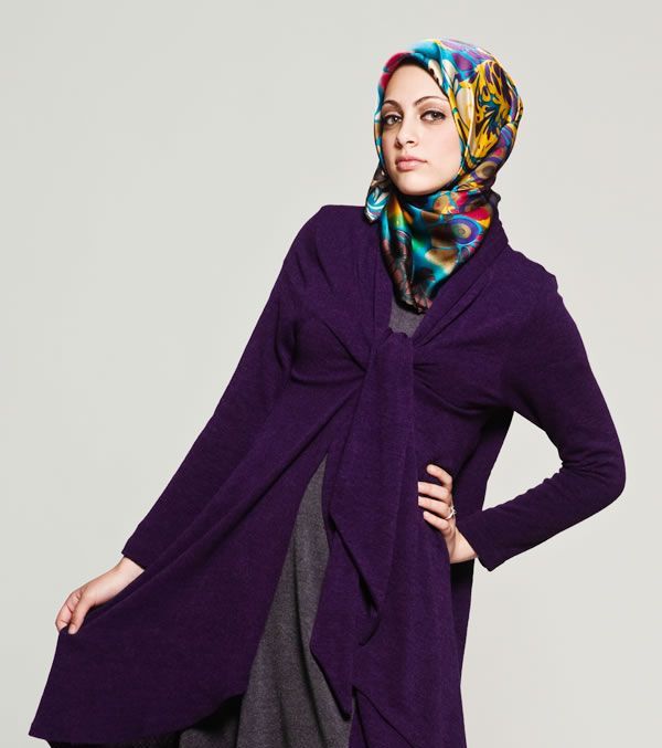 للمرأة المحجبّة: اختاري الملابس بالألوان الكلاسيكية لتليق بالحجاب المطبّع