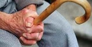 دراسة: خوف المُسنين من السقوط يزيد من خطر سقوطهم 