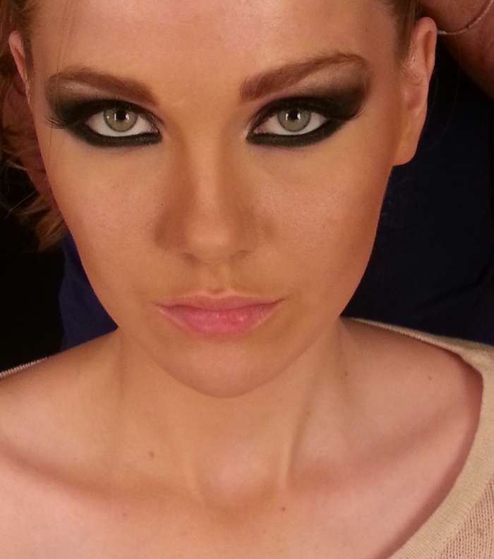 ياسمينة في جلسة تصويرية