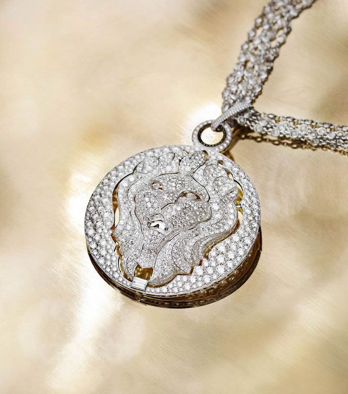من مجموعة مجوهرات CHANEL الت تجسّد الأسد، إليك هذا العقد المميّز