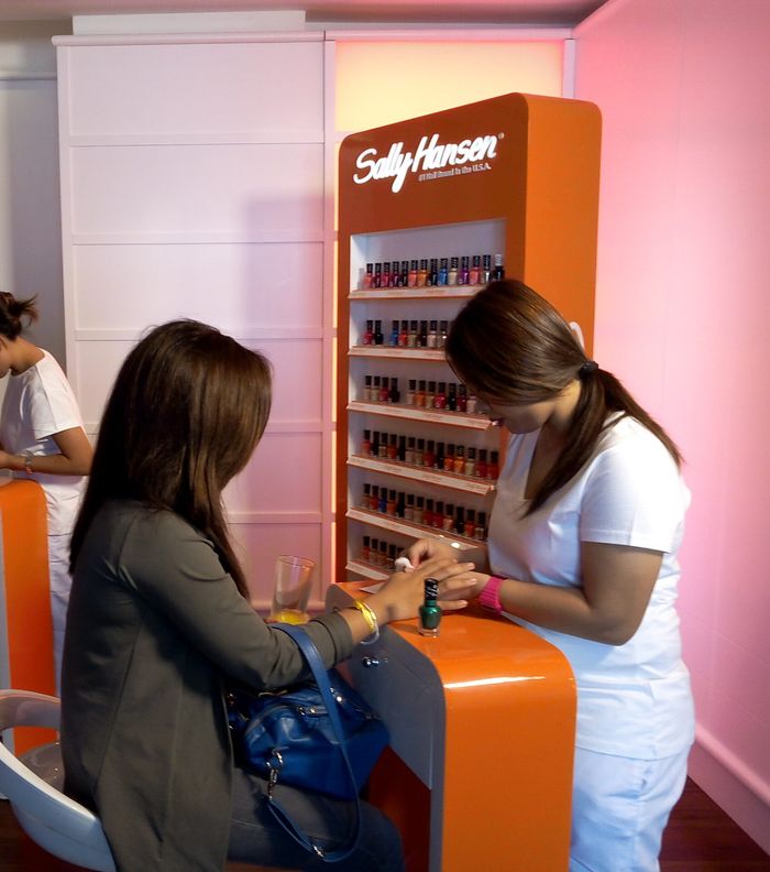 Sally Hansen تقدم مجموعة واسعة من الألوان الجميلة