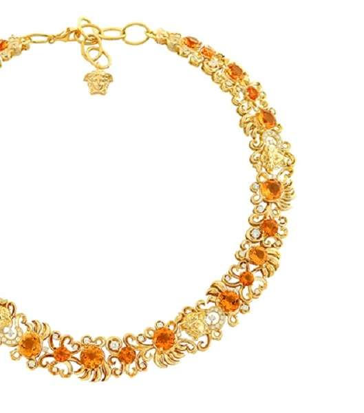 لإطلالة مميّزة إختاري مجوهرات Versace