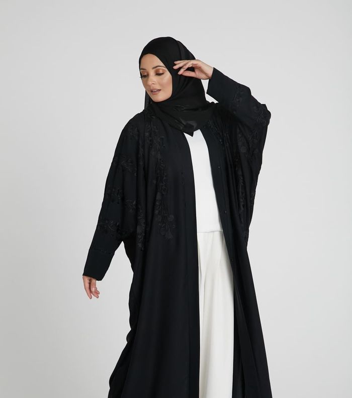 صور احدث موضة عبايات سوداء