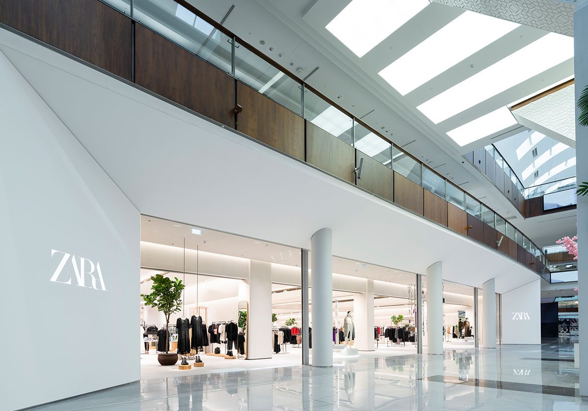 مساحة مبيعات تقدر بحوالي 5000 متر مربع في طابق واحد