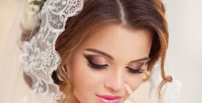 أخطاء غير متوقعة مع الطرحة تهدد إطلالة العروس