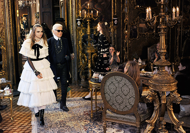 بالصور، اكتشفي عرض أزياء CHANEL Metiers D'art 2014-2015