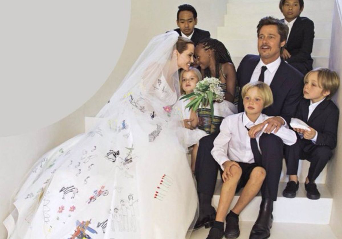 أنجلينا جولي في يوم زفافها برفقة براد بيت وأولادهما 