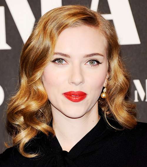 الأحمر سلاح سكارليت جوهانسن في 2009 