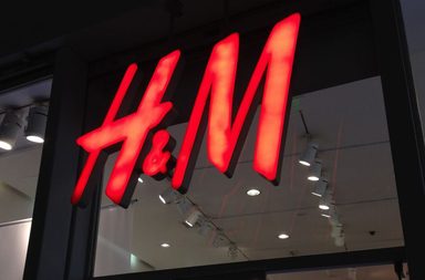 حمالة صدر من H&M لمن انتصرت في مرض سرطان الثدي