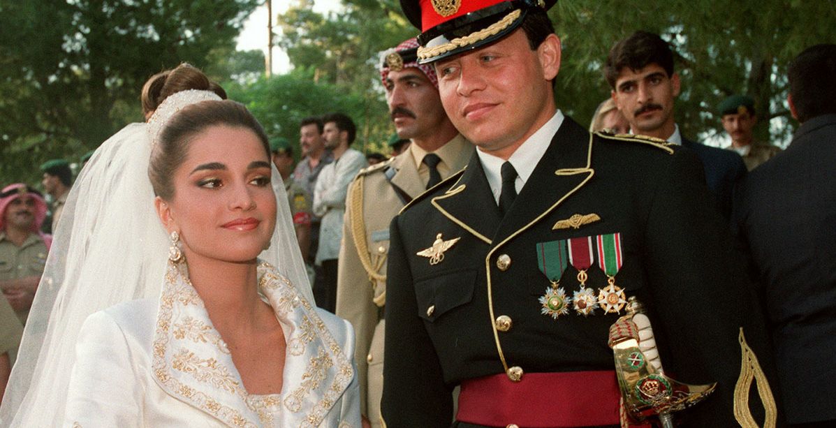 أميرة أردنية تغار منها الملكة رانيا والسبب المصمم ذاته لفستاني زفافهما!