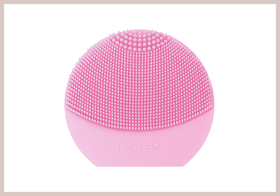 أفضل أداة تجميل للعام 2018: Foreo Luna Play Cleansing Brush