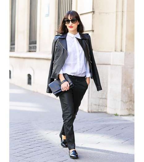 لإطلالة Edgy، ارتدي القميص بأزرار مع السترة الجلدية