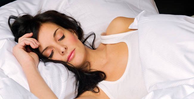 ما هي اسباب النوم الكثير | اكتشفي اسباب الإفراط في النوم