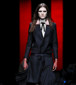موضة القميص مع الربطة على العنق من Dsquared2