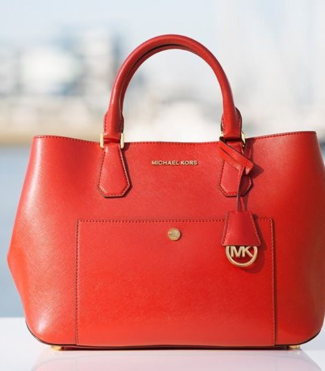 الحقيبة الحمراء الكلاسيكية