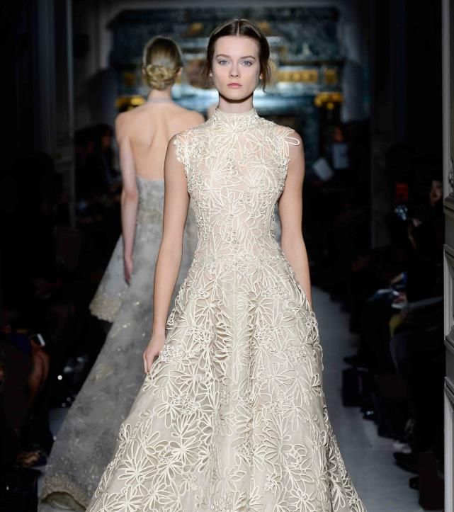فستان جوبير من مجموعة Valentino 