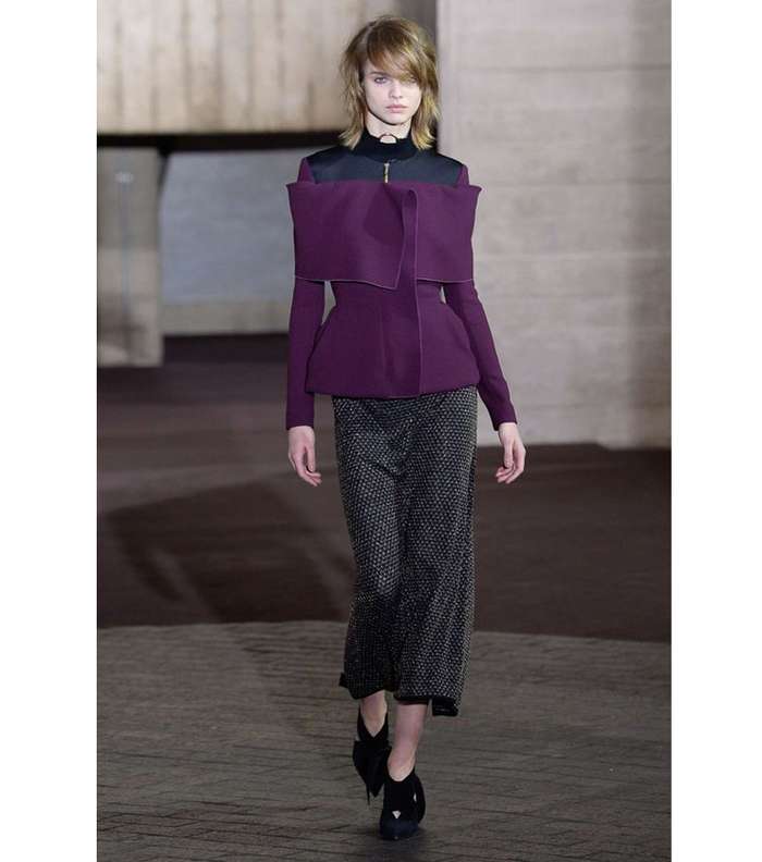 اليك اجمل صيحات موضة Roland Mouret لشتاء 2018
