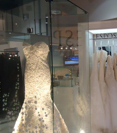 فساتين الزفاف المعروضة في محلات اسبوزا دبي