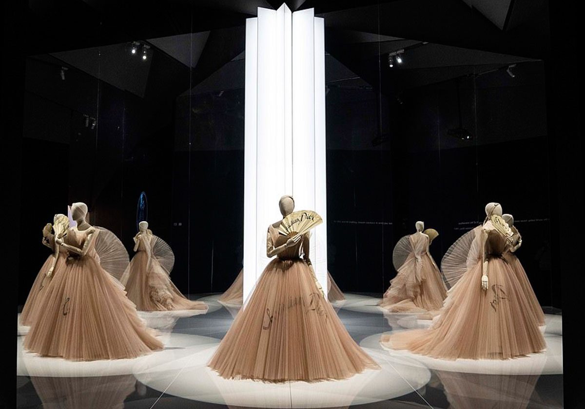 تفاصيل مميزة من معرض Christian Dior Designer of Dreams