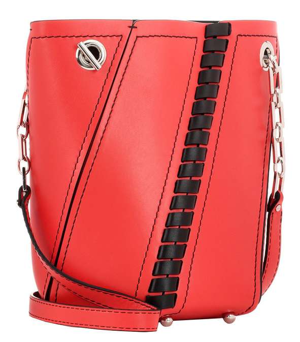 الحقيبة الحيوية باسلوب الـ Bucket من Proenza Schouler باللون الاحمر