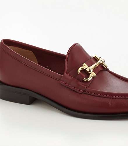 تعرفي بالصور على أجدد موديلات أحذية علامة Salvatore Ferragamo الجديدة